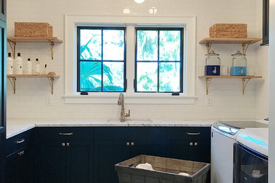Laundry room photo in Columbus