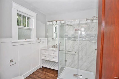 セントルイスにあるトランジショナルスタイルのおしゃれな浴室の写真