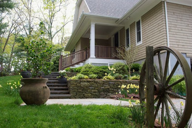 Design ideas for a farmhouse landscaping in New York.