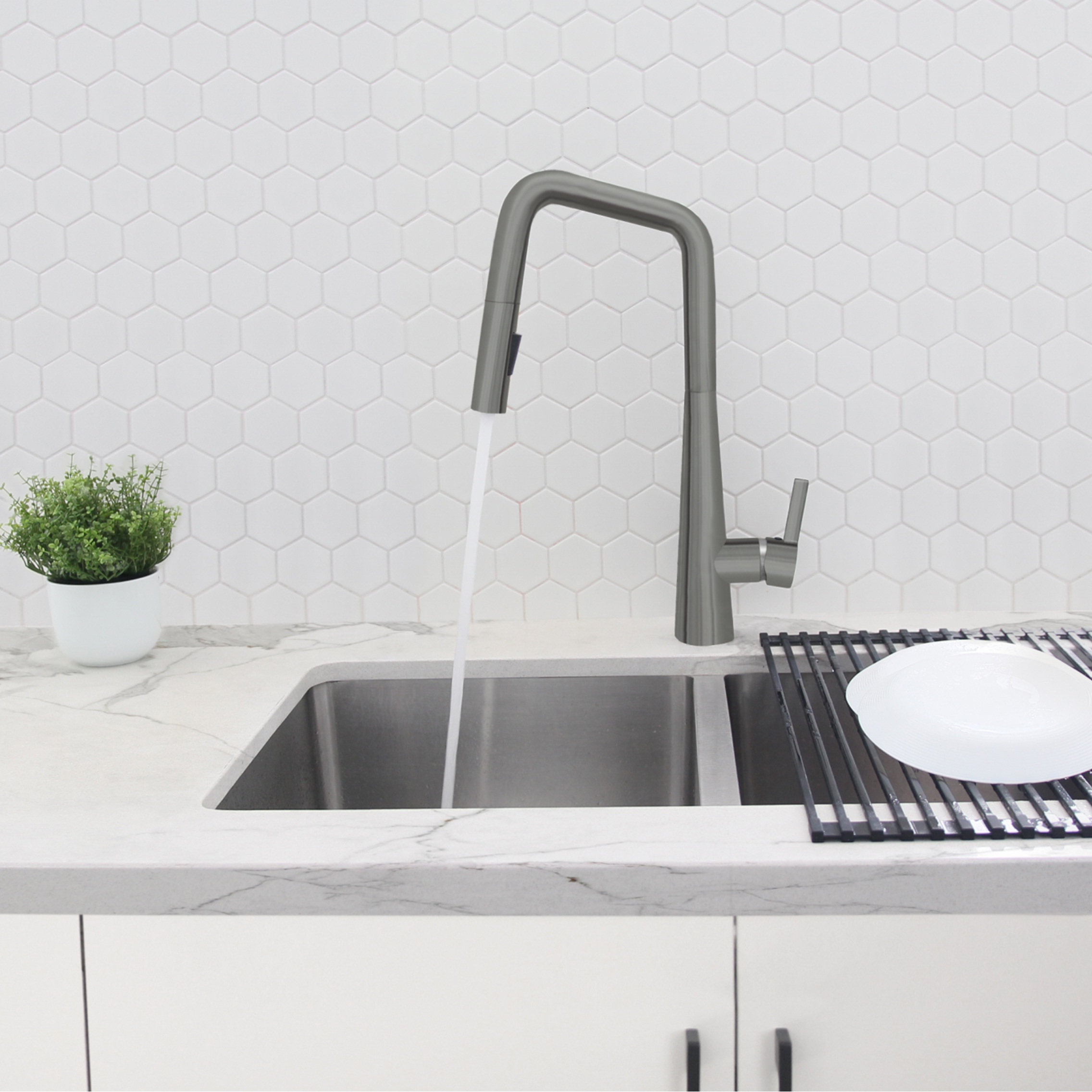 STYLISH Modern Single Handle Pull Down Sprayer Kitchen Faucet in Gunmetal
