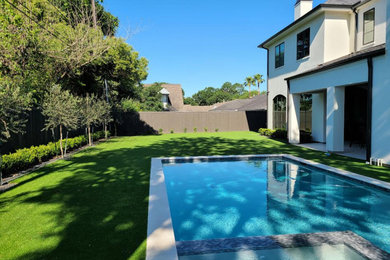 Inspiration for a transitional landscaping in Houston.