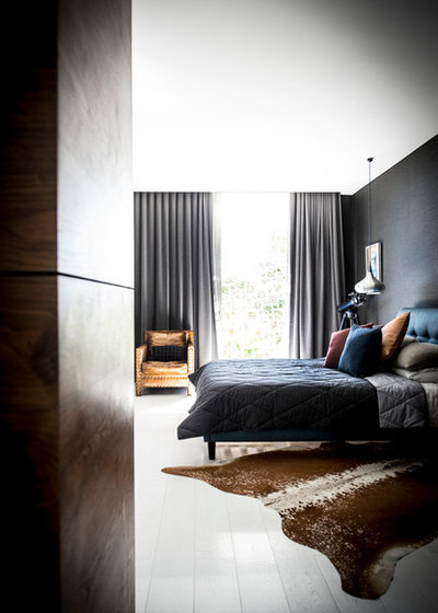 Midcentury Bedroom by Woods & Warner