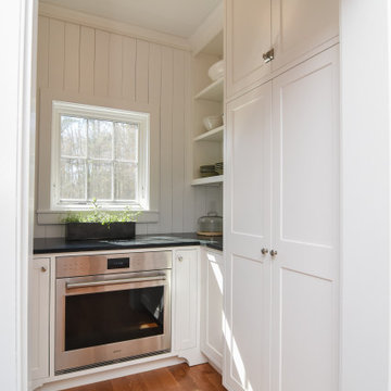 Butler's Pantry with Shelves & Pullouts