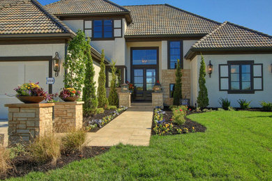 Transitional stucco exterior home idea in Kansas City