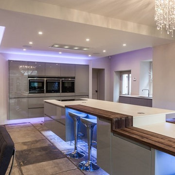FLOATING OVER STONE - PROJECT WITH ATLANTIS KITCHENS