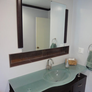 Mid-century contemporary bathroom
