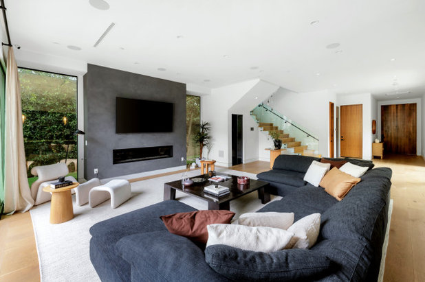 Contemporary Living Room by Interior Particulier