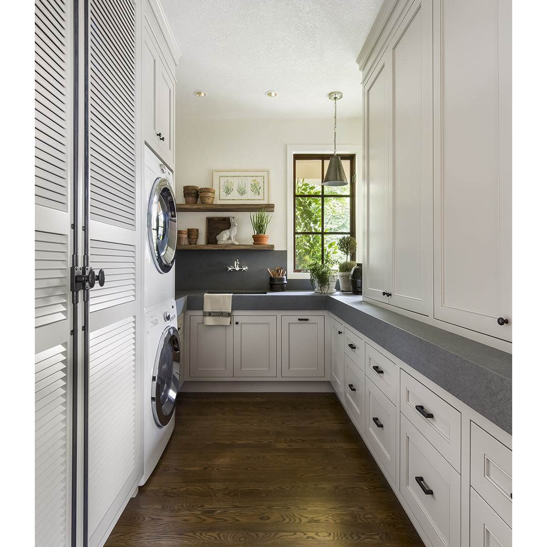 Traditional Laundry Room