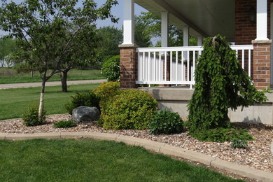 Inspiration for a transitional landscaping in Chicago.