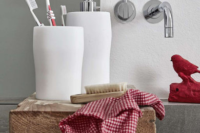 Idée de décoration pour une salle de bain design.