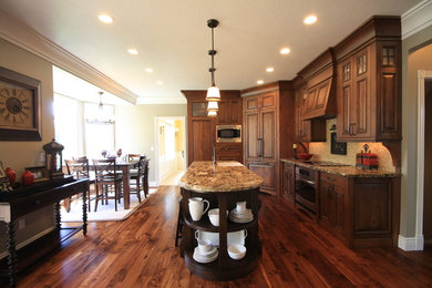 Example of a classic kitchen design in Salt Lake City