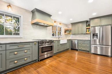 Example of a minimalist kitchen design in Austin