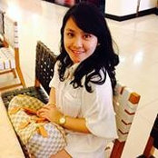 Mia Santos's photo