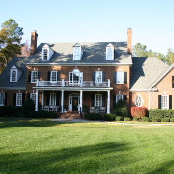 An Elegantly Curved Front Sidewalk