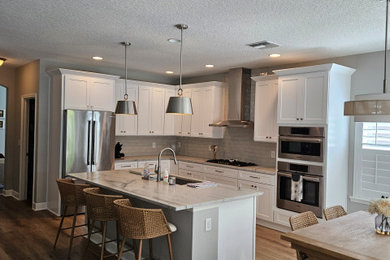Kitchen photo in Jacksonville