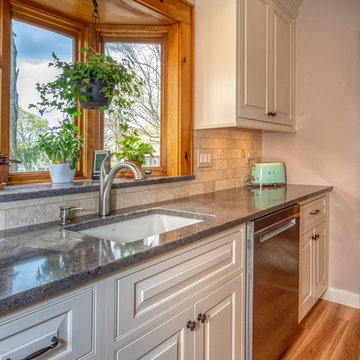 Small Charming Kitchen Goshen