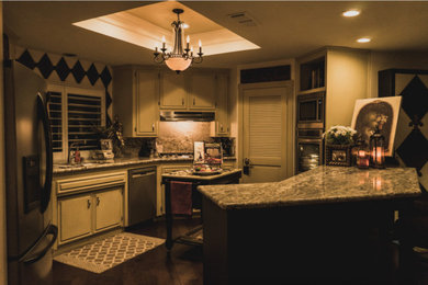 Transitional kitchen photo in Seattle
