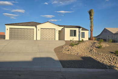 Example of an exterior home design in Phoenix