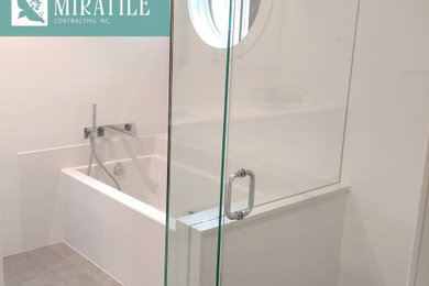 Minimalist bathroom photo