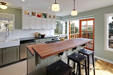 Kitchen - mid-sized contemporary kitchen idea in Seattle