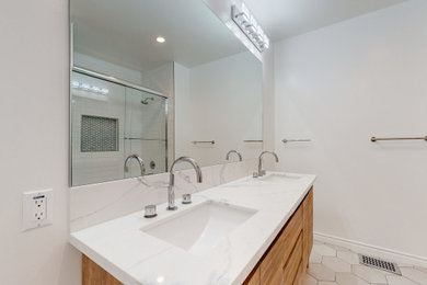 Example of a bathroom design in Los Angeles