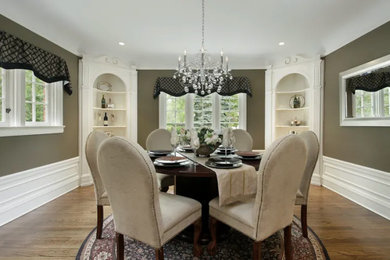 Example of a dining room design in Miami