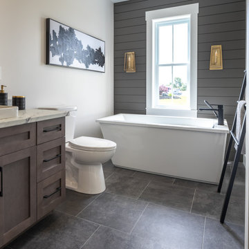 Master's ensuite bathroom