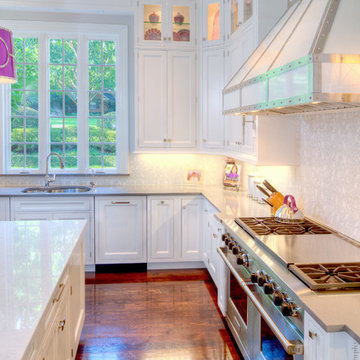 Kitchen: N Dallas