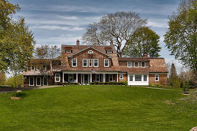 Elegant exterior home photo in New York