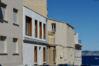 This is an example of a contemporary home design in Marseille.