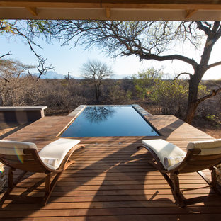 Mittelgroßer Landhaus Pool auf dem Dach in rechteckiger Form mit Dielen in Sonstige