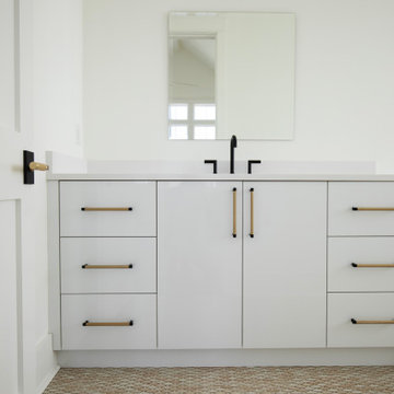 Milano - Olmo Miele-Kitchen + Milano - Bright White Ultra Matte-Butlers Pantry