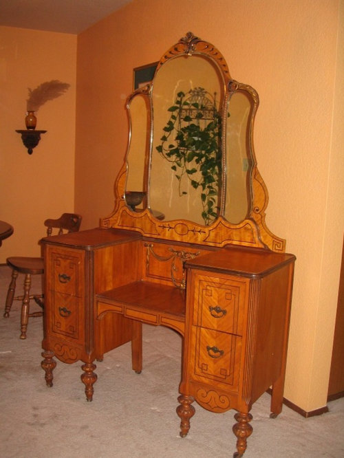Help Identify Antique Vanity, Types Of Antique Dressers With Mirrors
