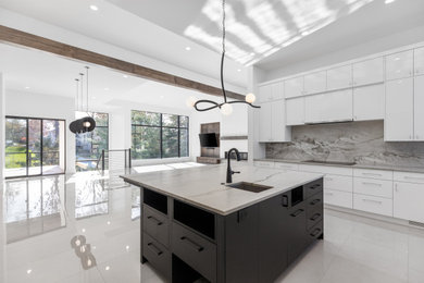 Example of a minimalist kitchen design in Omaha