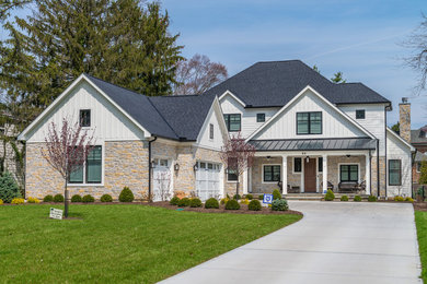 Example of an arts and crafts exterior home design in Cincinnati