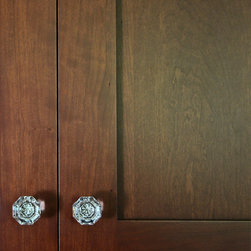 Cottage Kitchen - Kitchen Cabinetry