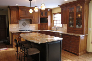 Example of a classic kitchen design in Chicago
