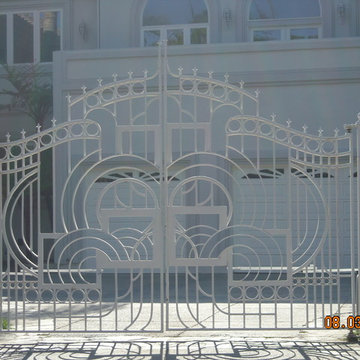 Metal driveway gates