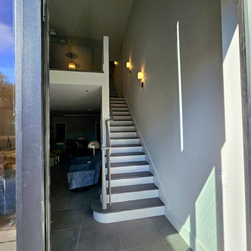 Project #112 | Traditional Staircase with Continuous Rail System