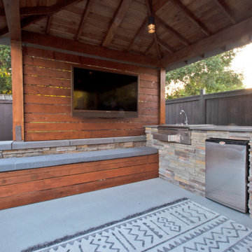 Rustic Modern Outdoor Entertainment Retreat