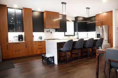 Kitchen - modern kitchen idea in Toronto