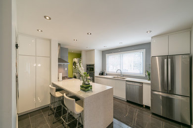 Eat-in kitchen - mid-sized modern dark wood floor eat-in kitchen idea in Edmonton with a double-bowl sink, flat-panel cabinets, white cabinets, quartz countertops, gray backsplash, glass sheet backsplash, stainless steel appliances and a peninsula