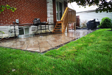 Example of an exterior home design in Toronto