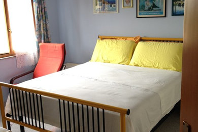 Inspiration for a modern bedroom in Cagliari.
