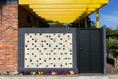 Home design - mid-sized modern home design idea in Los Angeles