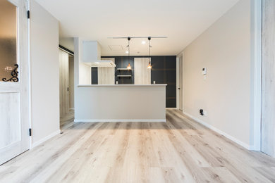 Inspiration for a timeless home design remodel in Sapporo