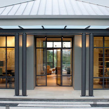 Houzz Tour: From Tuscan-Style Builder Home to One-of-a-Kind Villa