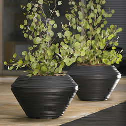 Daniel Round Planter - Products