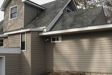 Example of a classic exterior home design in Chicago