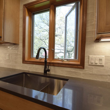 Spacious Kitchen with Peninsula Seating